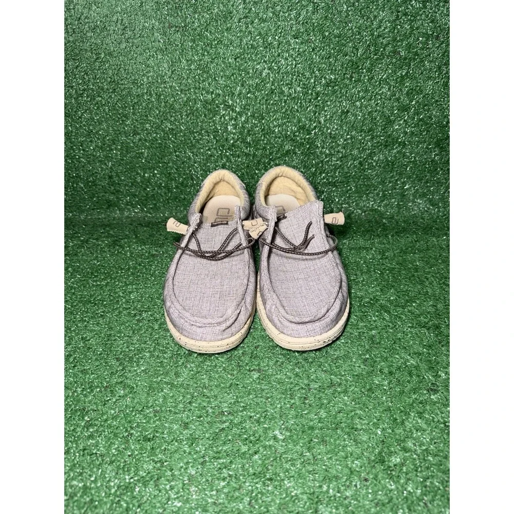 Hey Dude Wally Men Size 8 Grey Slip On Lightweight Shoe Comfort Sneaker